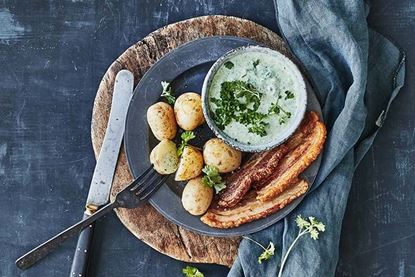 Vis detaljer for Svin & Grin – 3 x stand-up med stegt flæsk ad libitum Billede af Svin & Grin – 3 x stand-up med stegt flæsk ad libitum